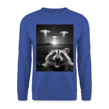 Funny raccoon selfie in front of UFOs Raccoon UFO - Unisex Sweatshirt - royal blue - Front - Alina (178cm) & Michal (187cm)