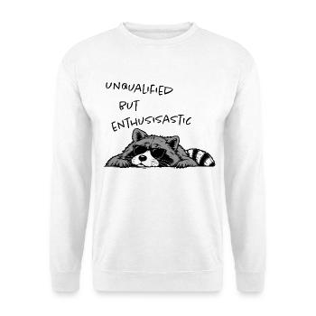 Unqualified but Enthusiastic – Lustiger Waschbär - Unisex Pullover - Weiß - Vorne - Alina (178cm) & Michal (187cm)