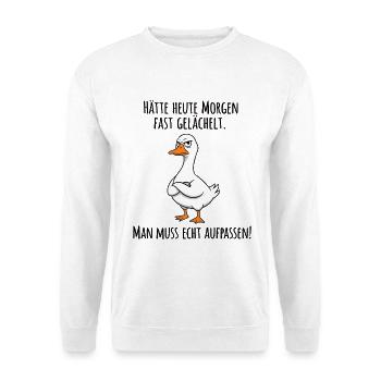 Fast gelächelt – Grummelige Gans für Morgenmuffel - Unisex Pullover - Weiß - Vorne - Alina (178cm) & Michal (187cm)