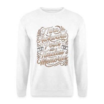 Wedding Photographer I Turn Awkward Photoshoot - Unisex Pullover - Weiß - Vorne - Alina (178cm) & Michal (187cm)
