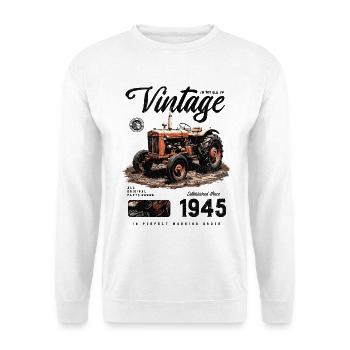 Geburtstag von Oldtimer-Traktorbauern Geboren 1945 - Unisex Pullover - Weiß - Vorne - Alina (178cm) & Michal (187cm)