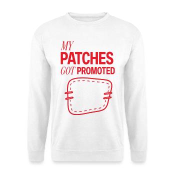 Aufnäher – My Patches Got Promoted - Unisex Pullover - Weiß - Vorne - Alina (178cm) & Michal (187cm)