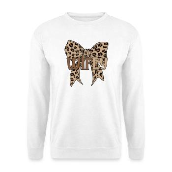 Wifey – Ehefrau & Liebe | Geschenkidee - Unisex Pullover - Weiß - Vorne - Alina (178cm) & Michal (187cm)