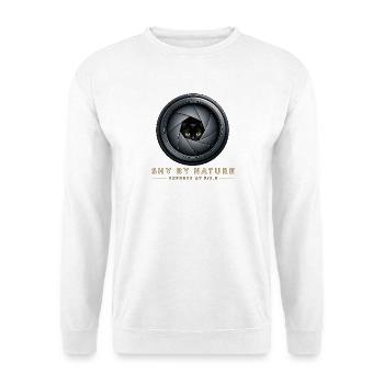Shy by Nature – Lustige Fotografie Katzendesign - Unisex Pullover - Weiß - Vorne - Alina (178cm) & Michal (187cm)
