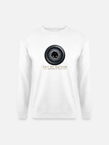 Shy by Nature – Lustige Fotografie Katzendesign - Unisex Pullover - Weiß