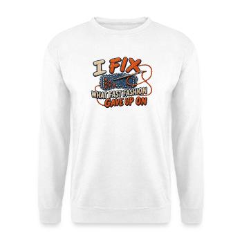 Sichtbarer Heilhumor – Ich repariere das, was Fast Fashion Ga - Unisex Pullover - Weiß - Vorne - Alina (178cm) & Michal (187cm)