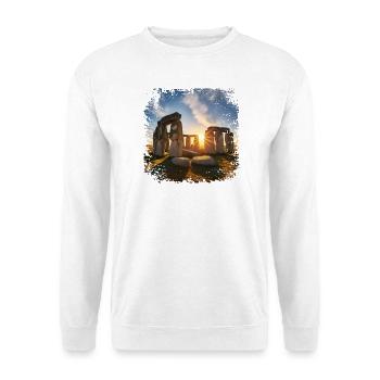 Sonnenaufgang über einer megalithischen Anlage - Unisex Pullover - Weiß - Vorne - Alina (178cm) & Michal (187cm)