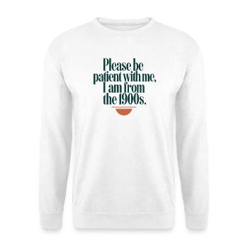 Geduld bitte, 1900er Spruch - Unisex Pullover - Weiß - Vorne - Alina (178cm) & Michal (187cm)