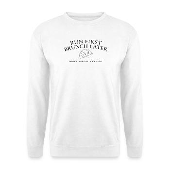 Zuerst laufen, später brunchen – Running & Brunch Club - Unisex Pullover - Weiß - Vorne - Alina (178cm) & Michal (187cm)