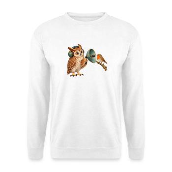 Eule nimmt Vogelstimmen auf - Unisex Pullover - Weiß - Vorne - Alina (178cm) & Michal (187cm)