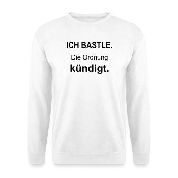 Ich bastle – Die Ordnung kündigt – schwarz - Unisex Pullover - Weiß - Vorne - Alina (178cm) & Michal (187cm)