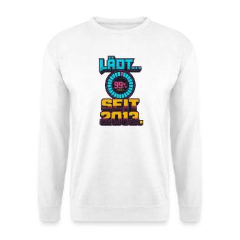 Lädt Seit 2013 Retro Gamer - Unisex Pullover - Weiß - Vorne - Alina (178cm) & Michal (187cm)