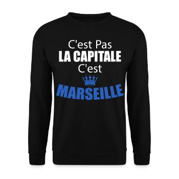 C'est Pas La Capitale C'est Marseille - Sweat-shirt Unisexe - noir - Devant - Alina (178cm) & Michal (187cm)