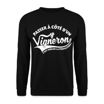 Winemaker Perfection - Unisex Sweatshirt - black - Front - Alina (178cm) & Michal (187cm)
