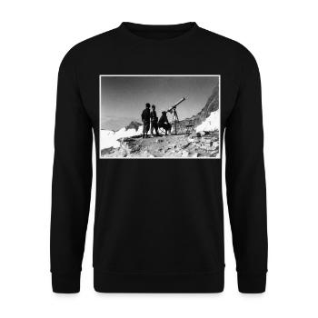 Drei Männer und ein Teleskop - Unisex Pullover - Schwarz - Vorne - Alina (178cm) & Michal (187cm)