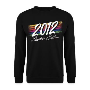 2012 Geburtsjahr Geburtstag Jahrgang Baujahr - Unisex Pullover - Schwarz - Vorne - Alina (178cm) & Michal (187cm)