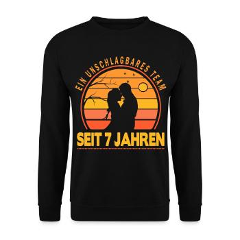 7 Jahre Unschlagbares Team Liebesgeschenk Paar - Unisex Pullover - Schwarz - Vorne - Alina (178cm) & Michal (187cm)