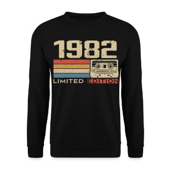 Legenden 1982 Jahrgang 1982 Jubiläum Jahrgang 1982 - Unisex Pullover - Schwarz - Vorne - Alina (178cm) & Michal (187cm)