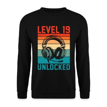 Level 19 Unlocked – 19th Anniversary Gamer Gift - Unisex Sweatshirt - black - Front - Alina (178cm) & Michal (187cm)