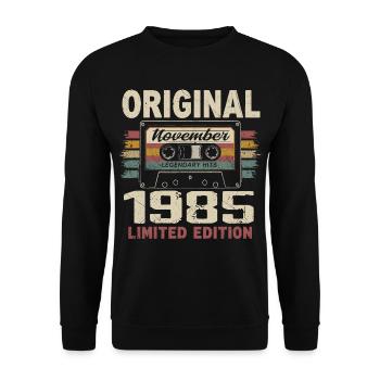 Novembre 1985 Cadeau Novembre 1985 - Sweat-shirt Unisexe - noir - Devant - Alina (178cm) & Michal (187cm)