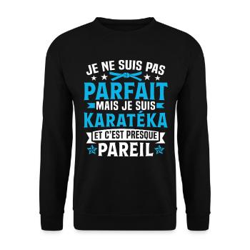 Ich bin Karateka Karate Geschenk - Unisex Pullover - Schwarz - Vorne - Alina (178cm) & Michal (187cm)