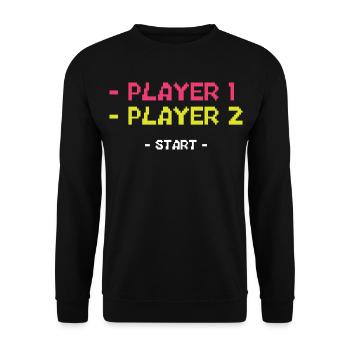Player Start Retro Gaming 8-bit Pixel Art - Unisex Pullover - Schwarz - Vorne - Alina (178cm) & Michal (187cm)