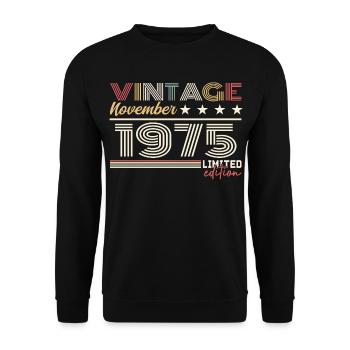 November 1975 - Unisex Pullover - Schwarz - Vorne - Alina (178cm) & Michal (187cm)