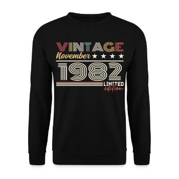 November 1982 - Unisex Pullover - Schwarz - Vorne - Alina (178cm) & Michal (187cm)