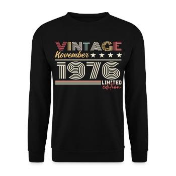 November 1976 - Unisex Pullover - Schwarz - Vorne - Alina (178cm) & Michal (187cm)