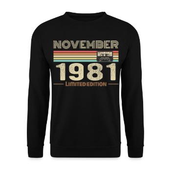 November 1981 Vintage Birthday Retro Tee - Sweat-shirt Unisexe - noir - Devant - Alina (178cm) & Michal (187cm)