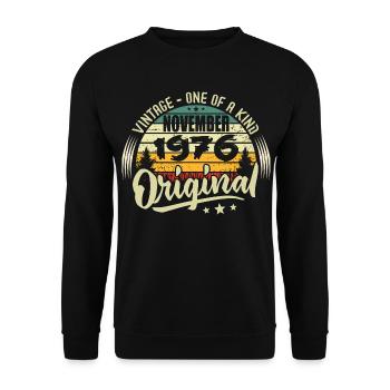 Vintage November 1976 Original November 1976 - Unisex Sweatshirt - black - Front - Alina (178cm) & Michal (187cm)