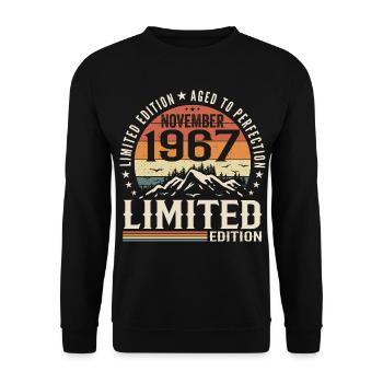 November 1967 Unique Retro Anniversary - Unisex Sweatshirt - black - Front - Alina (178cm) & Michal (187cm)
