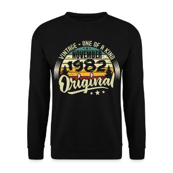 Vintage November 1982 Original November 1982 - Unisex Sweatshirt - black - Front - Alina (178cm) & Michal (187cm)