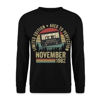 November 1982 - Unisex Sweatshirt - black - Front - Alina (178cm) & Michal (187cm)