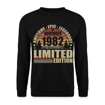 November 1982 Limited Edition Retro November 1982 - Unisex Sweatshirt - black - Front - Alina (178cm) & Michal (187cm)