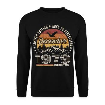 December 1979 Original Edition December Gift - Unisex Sweatshirt - black - Front - Alina (178cm) & Michal (187cm)