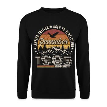 Décembre 1985 Édition Originale Cadeau décembre  - Sweat-shirt Unisexe - noir - Devant - Alina (178cm) & Michal (187cm)