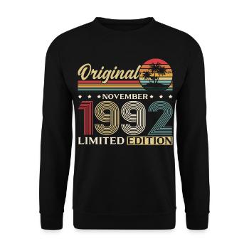 33ème Anniversaire Original Novembre Millésime 1992 - Sweat-shirt Unisexe - noir - Devant - Alina (178cm) & Michal (187cm)