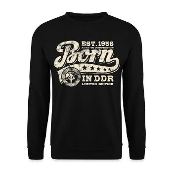Born in DDR 1956 - Geburtstag - Ossi Geschenk - Unisex Pullover - Schwarz - Vorne - Alina (178cm) & Michal (187cm)