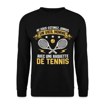 Alter Mann mit einem Tennisschläger - Unisex Pullover - Schwarz - Vorne - Alina (178cm) & Michal (187cm)