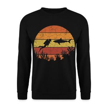 Diver and shark with retro sunset - Unisex Sweatshirt - black - Front - Alina (178cm) & Michal (187cm)
