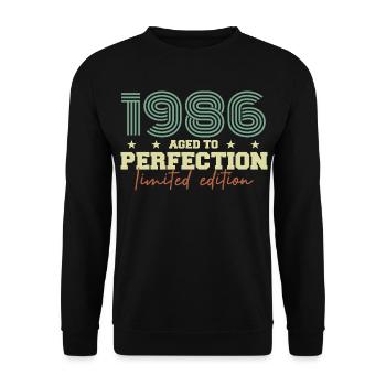 1986 - Unisex Sweatshirt - black - Front - Alina (178cm) & Michal (187cm)