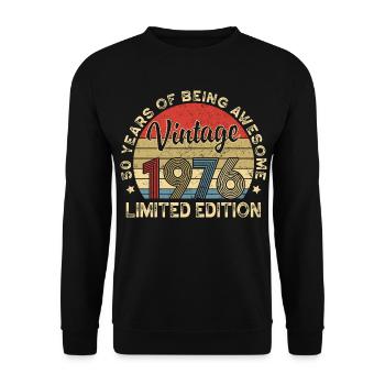 Vintage Vintage 1976 – 50th Anniversary - Unisex Sweatshirt - black - Front - Alina (178cm) & Michal (187cm)
