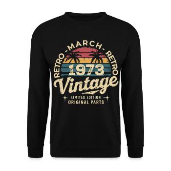 Jubiläumsmärz 1973 Limitierte Ausgabe Retro März - Unisex Pullover - Schwarz - Vorne - Alina (178cm) & Michal (187cm)