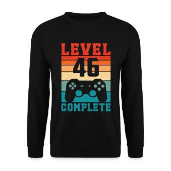 46. Geburtstag Level 46 Complete 46 Jahre Gamer - Unisex Pullover - Schwarz - Vorne - Alina (178cm) & Michal (187cm)