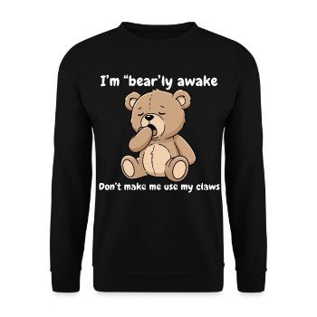 Bearly Awake Müder Bär - Unisex Pullover - Schwarz - Vorne - Alina (178cm) & Michal (187cm)