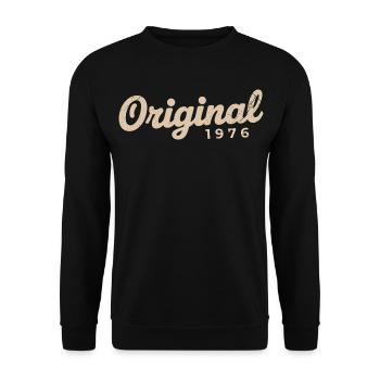 Geburtstagsgeschenk 1976 | Geboren 1976 - Unisex Pullover - Schwarz - Vorne - Alina (178cm) & Michal (187cm)