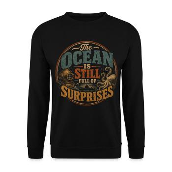 Der Ozean steckt voller Geheimnisse - Unisex Pullover - Schwarz - Vorne - Alina (178cm) & Michal (187cm)