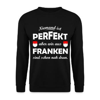 Niemand ist perfekt – Franken nah dran - Unisex Pullover - Schwarz - Vorne - Alina (178cm) & Michal (187cm)