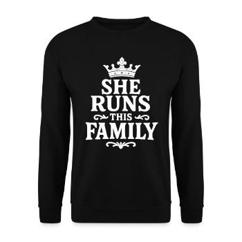 Queen of the Family – Vintage Crown Statement - Unisex Sweatshirt - black - Front - Alina (178cm) & Michal (187cm)
